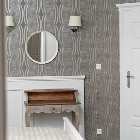 Cozy & Elegant Studio With Netflix Old Town By Renters Apartament